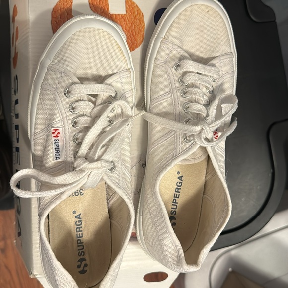 Superga white 9.5 sneakers - Picture 6 of 6
